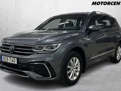 Grå Begagnad 2022 VW Tiguan Allspace R-line SUV | 329 000 kr (Marknadspris)