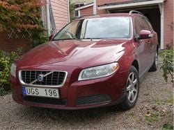 Röd Begagnad 2009 Volvo V70 Kinetic Kombi | 49 500 kr (Bra pris)