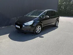 Svart Begagnad 2009 Ford S-MAX S Minibuss | 39 900 kr (Bra pris)