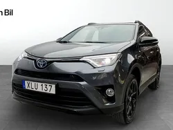 Mörkgrå Begagnad 2018 Toyota RAV4 Hybrid Edition SUV | 279 500 kr (Marknadspris)