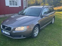 Grå Begagnad 2008 Volvo V70 Momentum Kombi | 30 000 kr (Lite dyr)