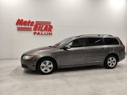 Grå Begagnad 2009 Volvo V70 Momentum Kombi | 69 900 kr (Marknadspris)
