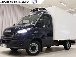Mörkblå (blå) Begagnad 2023 Iveco Daily Van | 439 900 kr (Marknadspris)