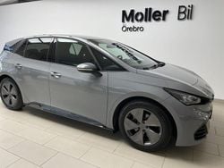 Ljusgrå (vapor grey) Begagnad 2023 Cupra Born Halvkombi | 234 900 kr (Marknadspris)