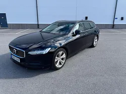Svart Begagnad 2023 Volvo V90 Core Kombi | 350 000 kr (Marknadspris)
