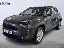 Mörkgrå (grå) Begagnad 2025 Toyota Yaris Hybrid Active SUV | 304 900 kr (Dyr)