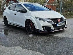 Vit Begagnad 2015 Honda Civic Halvkombi | 185 000 kr (Marknadspris)