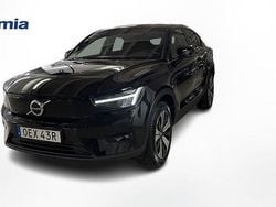 Svart Begagnad 2022 Volvo EC40 Plus SUV | 349 000 kr (Marknadspris)