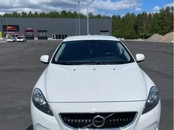 Vit Begagnad 2017 Volvo V40 Kinetic Kombi | 160 000 kr (Marknadspris)