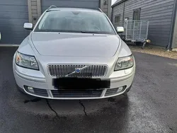 Grå Begagnad 2005 Volvo V50 Kinetic Kombi | 35 000 kr (Marknadspris)