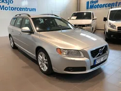 Ljusgrå Begagnad 2013 Volvo V70 Momentum Kombi | 99 900 kr (Marknadspris)