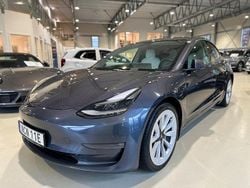 Grå Begagnad 2021 Tesla Model 3 Long Range AWD Sedan | 319 900 kr (Marknadspris)