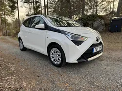 Vit Begagnad 2020 Toyota Aygo X-play Halvkombi | 105 000 kr (Marknadspris)