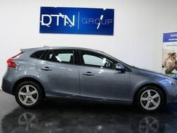 Grå Begagnad 2017 Volvo V40 Kinetic Kombi | 164 500 kr (Marknadspris)