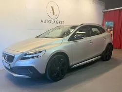 Ljusgul Begagnad 2016 Volvo V40 CC Summum Kombi | 219 900 kr