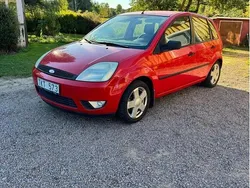 Röd Begagnad 2002 Ford Fiesta Halvkombi | 20 000 kr (Bra pris)