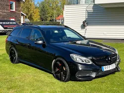 Svart Begagnad 2016 Mercedes E220 AMG Kombi | 165 000 kr (Marknadspris)