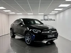 Svart (svart met.) Begagnad 2021 Mercedes GLC300e AMG Sportkupé | 419 900 kr (Marknadspris)
