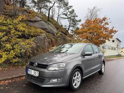 Mörkgrå Begagnad 2011 VW Polo Halvkombi | 54 900 kr (Marknadspris)