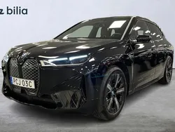 Svart (safir svart metallic) Begagnad 2023 BMW iX SUV | 749 000 kr