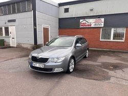 Silver Begagnad 2010 Skoda Superb Elegance Kombi | 104 900 kr (Marknadspris)