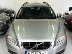 Ljusgrå (grå) Begagnad 2009 Volvo V70 Kinetic Kombi | 44 900 kr (Superpris)