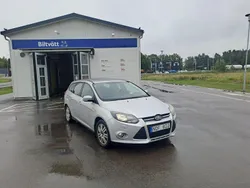 Grå Begagnad 2013 Ford Focus Titanium Kombi | 44 000 kr (Bra pris)