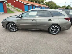 Grå Begagnad 2016 Toyota Auris Touring Sports Active Kombi | 95 000 kr (Marknadspris)