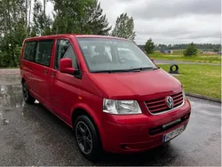 Röd Begagnad 2004 VW Shuttle Minibuss | 79 000 kr