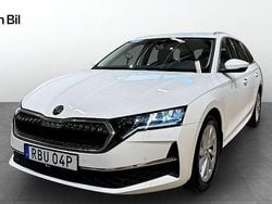 Vit (candy white) Begagnad 2025 Skoda Octavia Selection Kombi | 304 900 kr (Bra pris)