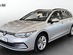 Silver (reflex silver metallic) Begagnad 2023 VW Golf VIII Life Kombi | 284 800 kr (Marknadspris)