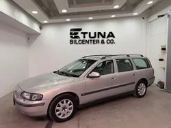 Ljusgrå (grå) Begagnad 2003 Volvo V70 Kombi | 29 900 kr (Marknadspris)