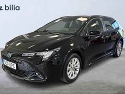 Svart Begagnad 2025 Toyota Corolla Kombi | 319 900 kr