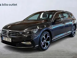 Mörkgrå Begagnad 2019 VW Passat R-line Kombi | 249 900 kr (Marknadspris)