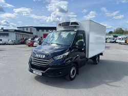 Blå Begagnad 2023 Iveco Daily Van | 561 250 kr