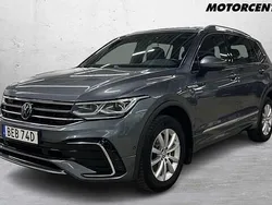 Grå Begagnad 2022 VW Tiguan Allspace R-line SUV | 309 000 kr (Marknadspris)