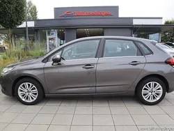 Grå Begagnad 2015 Citroën C4 PureTech Halvkombi | 69 900 kr (Marknadspris)
