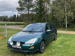 Grön Begagnad 2001 Ford Focus Kombi | 12 500 kr (Marknadspris)