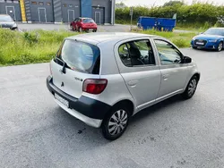 Grå Begagnad 2000 Toyota Yaris Halvkombi | 14 500 kr (Bra pris)