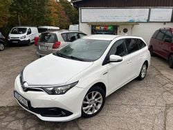 Vit Begagnad 2018 Toyota Auris Touring Sports Active Kombi | 72 999 kr (Marknadspris)