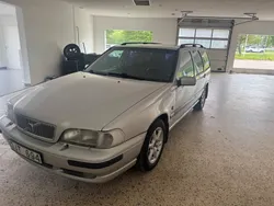Ljusgrå Begagnad 1999 Volvo V70 Kombi | 18 000 kr