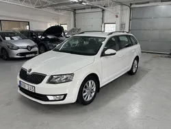 Vit Begagnad 2013 Skoda Octavia Kombi | 89 900 kr (Marknadspris)