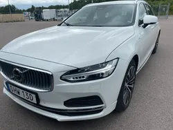 Vit (crystal white metallic) Begagnad 2023 Volvo V90 Core Kombi | 409 000 kr (Marknadspris)