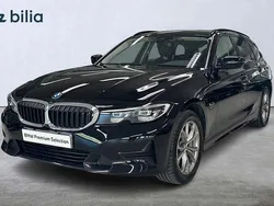 Svart Begagnad 2022 BMW 330e Sport Line Kombi | 327 900 kr (Marknadspris)