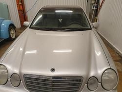 Grå Begagnad 2000 Mercedes E240 Elegance Sedan | 24 999 kr