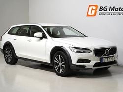 Vit Begagnad 2020 Volvo V90 CC Momentum Kombi | 239 900 kr (Marknadspris)