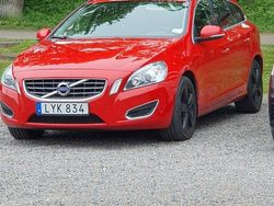 Röd Begagnad 2012 Volvo V60 Momentum Kombi | 87 000 kr (Marknadspris)