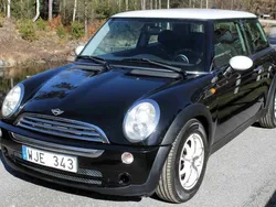 Svart Begagnad 2004 Mini Cooper Halvkombi | 45 000 kr