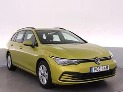 Gul (lime yellow metallic) Begagnad 2022 VW Golf VIII Life Kombi | 259 000 kr (Marknadspris)