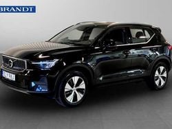 Svart Begagnad 2023 Volvo XC40 Core SUV | 374 900 kr (Marknadspris)